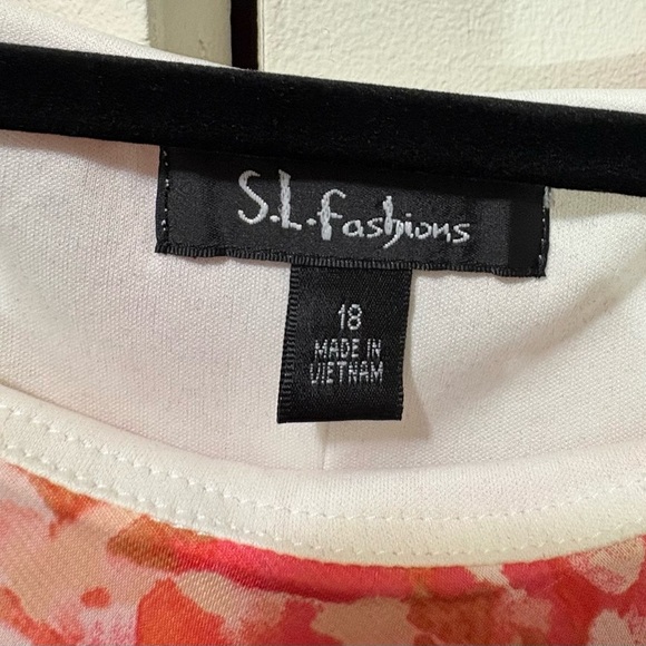 Floral Layered Sleeveless Dress​ - Picture 5 of 5